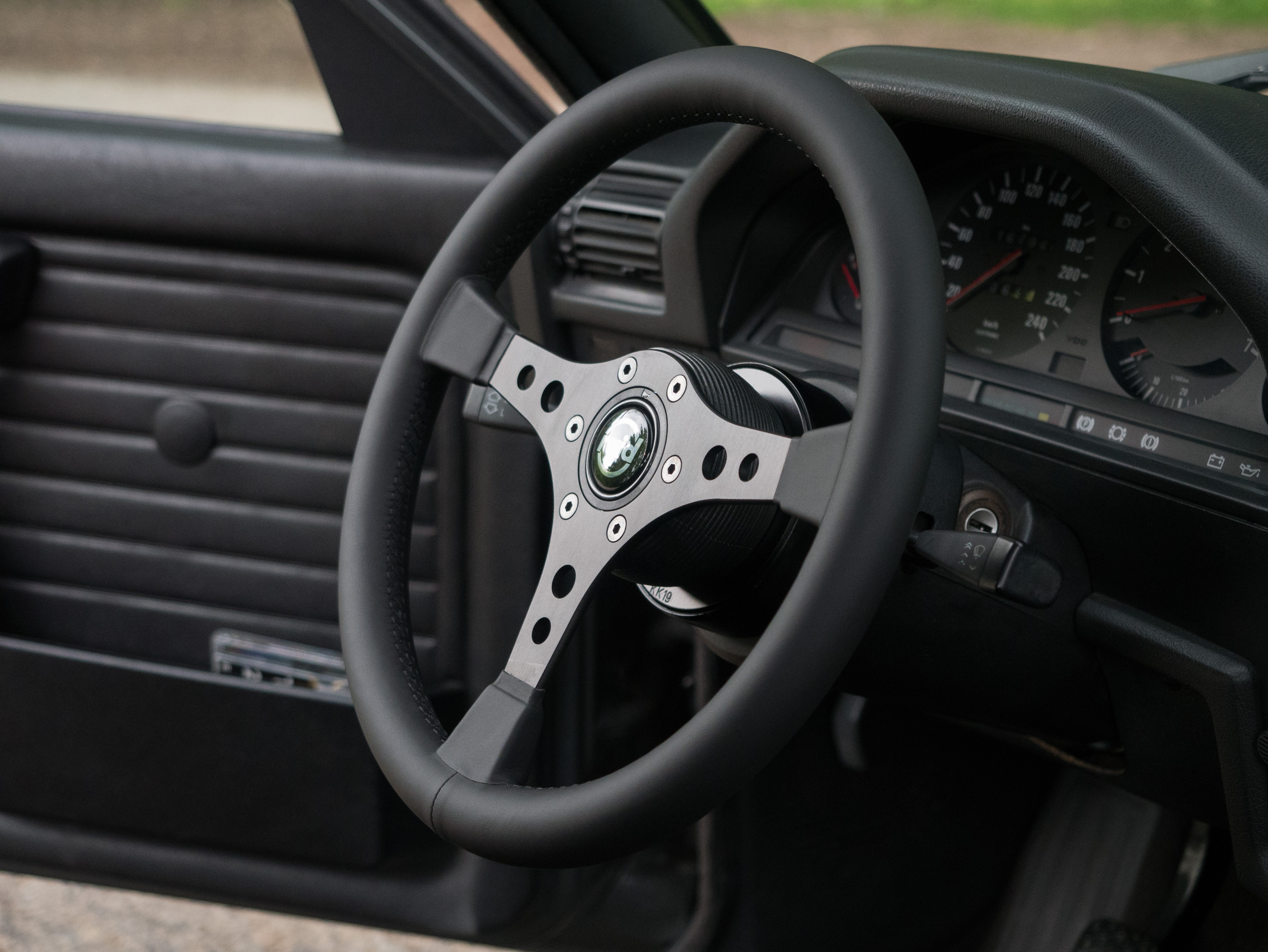 Read more about the article Raid Lenkrad – perfekt für den BMW E30